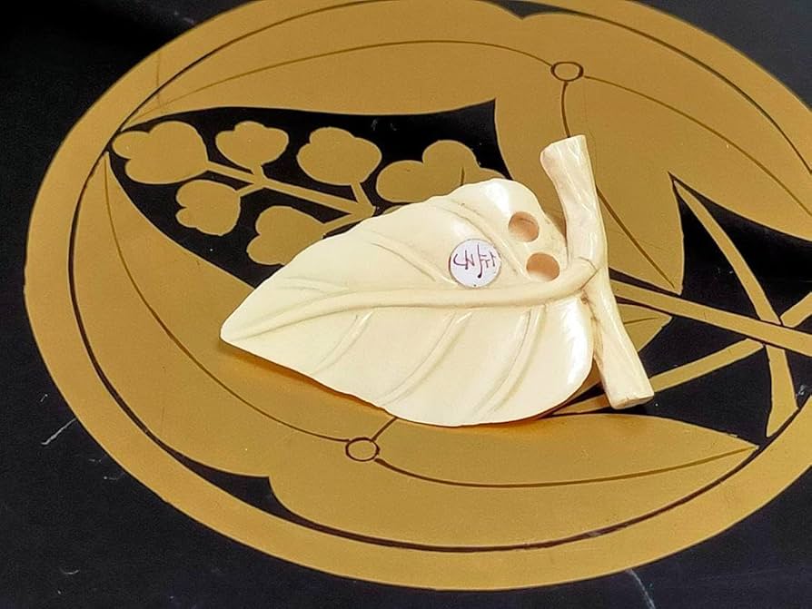 ♥象牙調　根付　蝉　セミ　在銘　骨董品　彫刻　アンティーク　レトロ 象牙調根付蝉セミ在銘骨董品彫刻アンティークレトロ